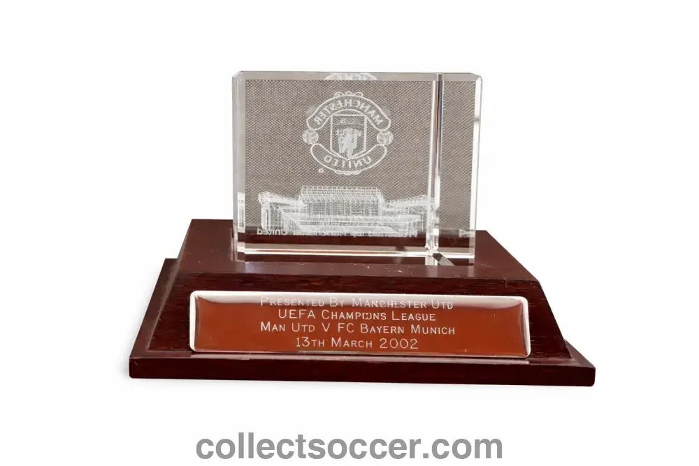 2002 Manchester United Presentation given to players before the match v Bayern Munich - Collect Soccer