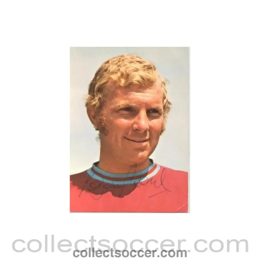 West Ham United - Bobby Moore signed colour postcard - Collect Soccer