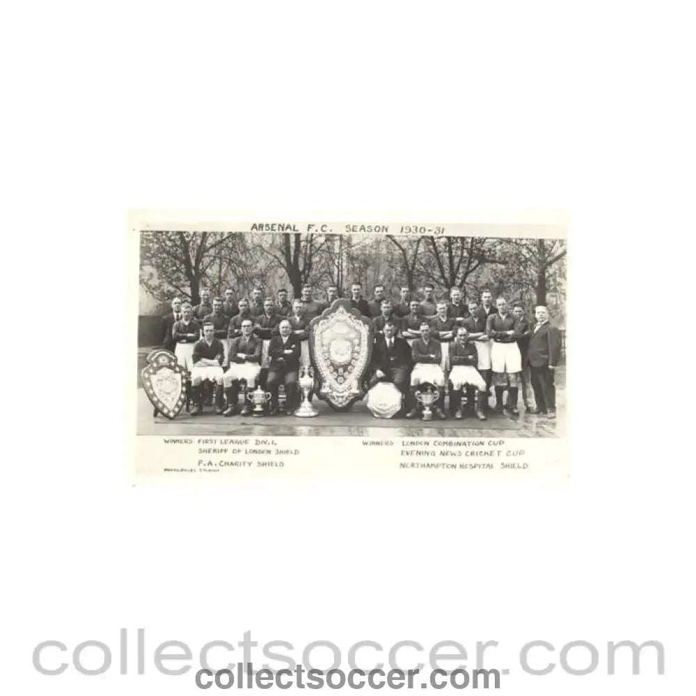 1930 - Arsenal team postcard of Season 1930-1931 - Collect Soccer