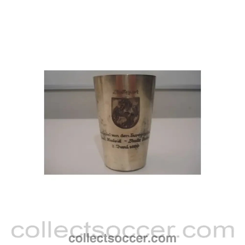 1959 European Cup Final in Stuttgart Real Madrid v Stade Reims 03/06/1959 cup given to Raymond Kopa at the match