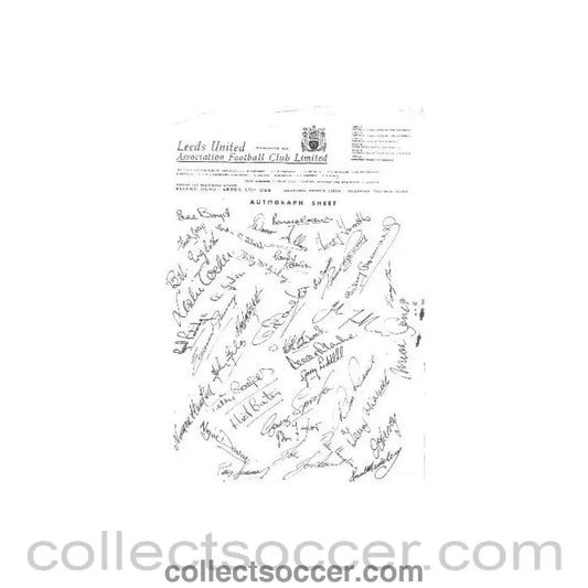 1970 - Leeds United facsimile with signatures of all players probably of season 1970-71 - Collect Soccer