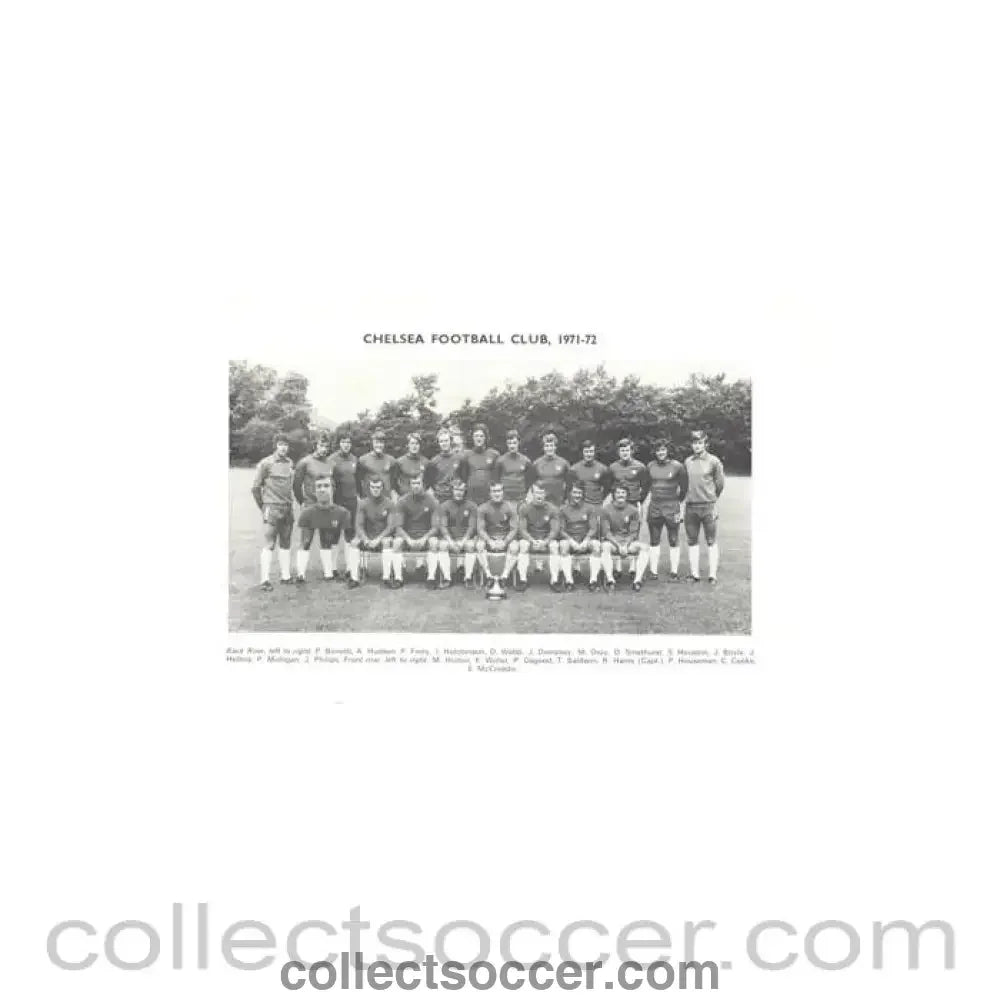 1971 - Chelsea F.C. 1971-1972 magazine page team photograph - Collect Soccer