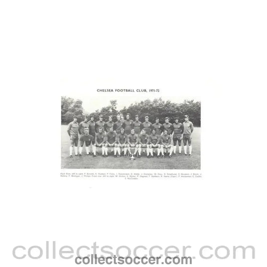 1971 - Chelsea F.C. 1971-1972 magazine page team photograph