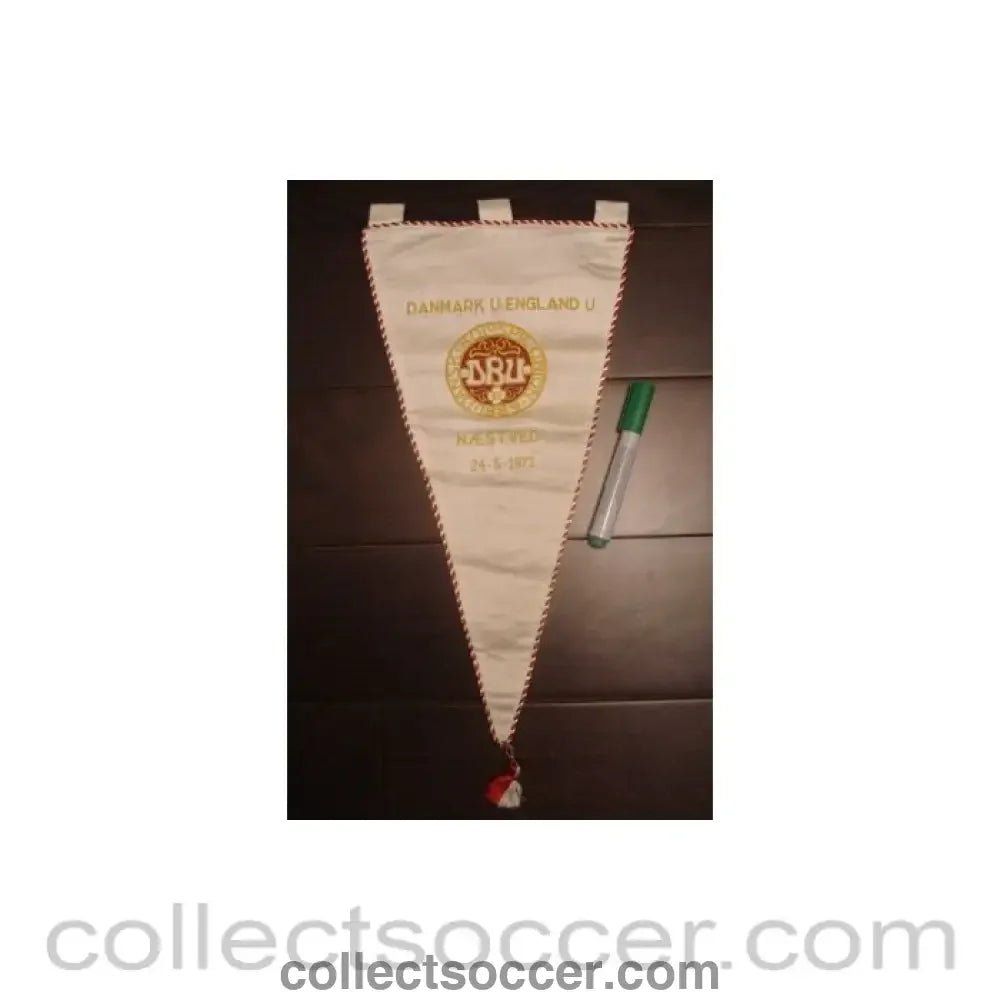 1973 - Denmark v England pennant 24/05/1973 Naestved - Collect Soccer