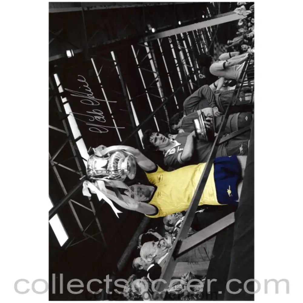1979 - Arsenal - Pat Rice Original Autograph 1979 FA Cup Final Photo - Collect Soccer