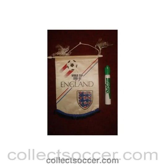 1980 - England - World Cup 1980-1982 - Pennant once property of the football referee Neil Midgley