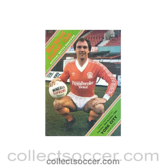 1982 - Blackpool v York City official programme 19/10/1982 Football League