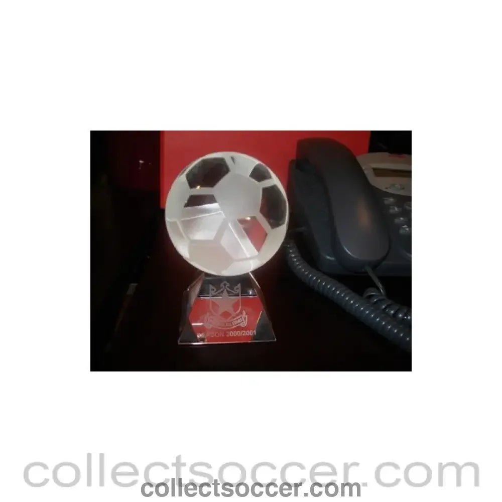 2000 - Awarded to Alan Kennedy Cup Crystal Ball, signed: 'The AXA All Stars Season 2000-2001' - Collect Soccer