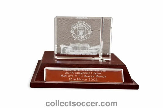 2002 Manchester United Presentation given to players before the match v Bayern Munich - Collect Soccer
