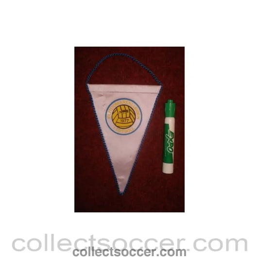 Elitdomareklubben Pennant awarded to the football referee Neil Midgley
