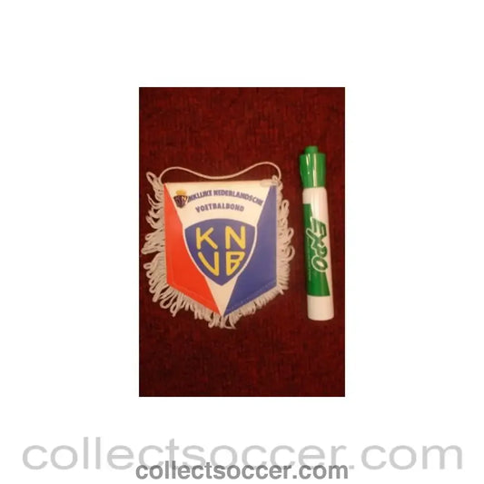 Koninklijke Netherlands Football Association small Pennant with a small badge once property of the football referee