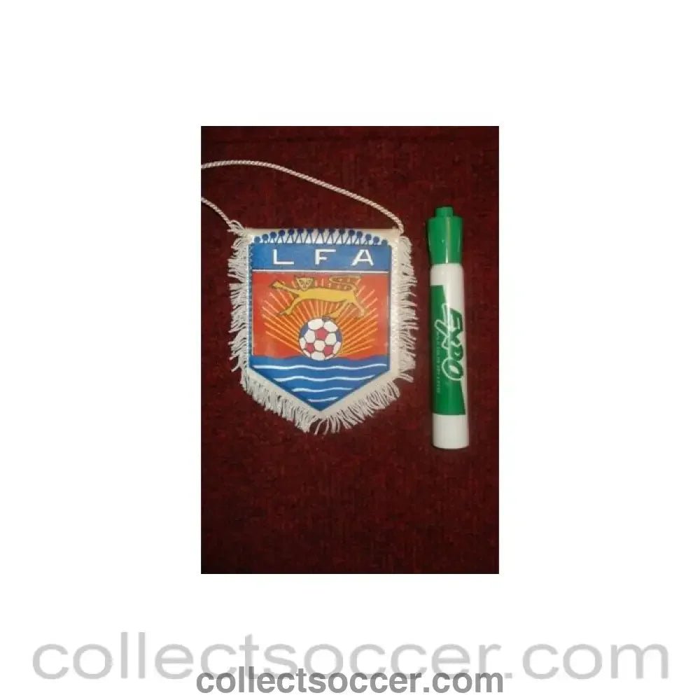The French D'Aquitaine Football League small Pennant once property of the football referee Neil Midgley - Collect Soccer