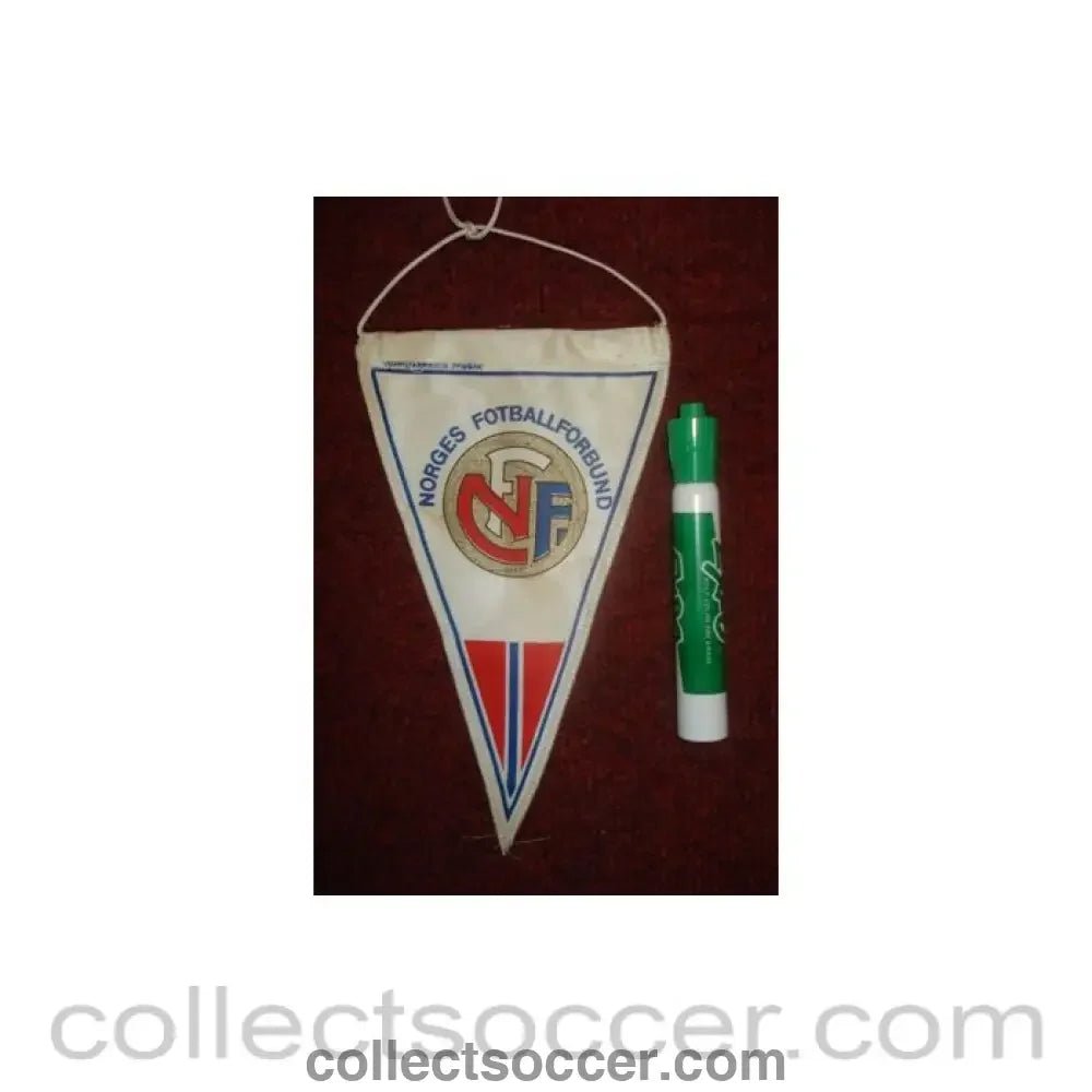 The Norway Football Association small Pennant once property of the football referee Neil Midgley - Collect Soccer