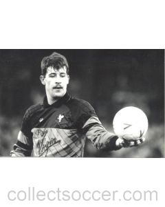 Nigel Martyn Crystal Palace 1989 black and white card